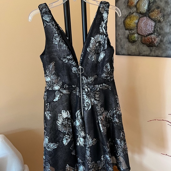 Joenia Black Dress - Picture 4 of 8